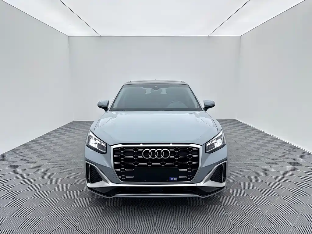Audi Q2L — фото 2
