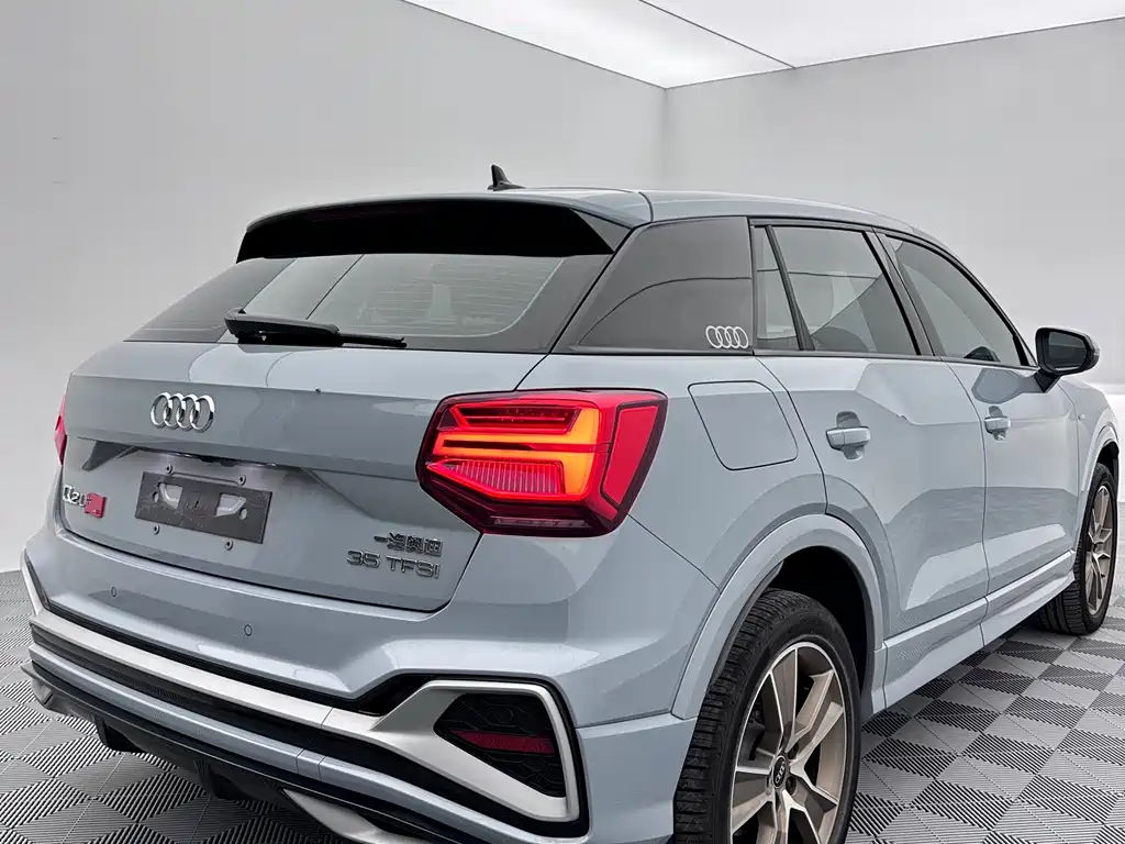 Audi Q2L — фото 9