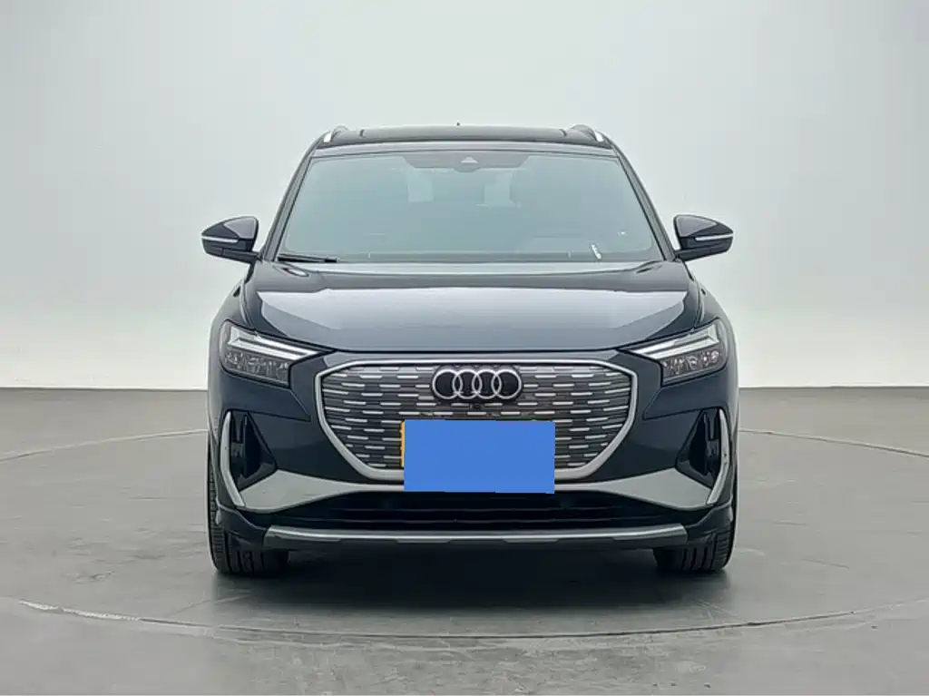 Audi Q4 e-tron — фото 2