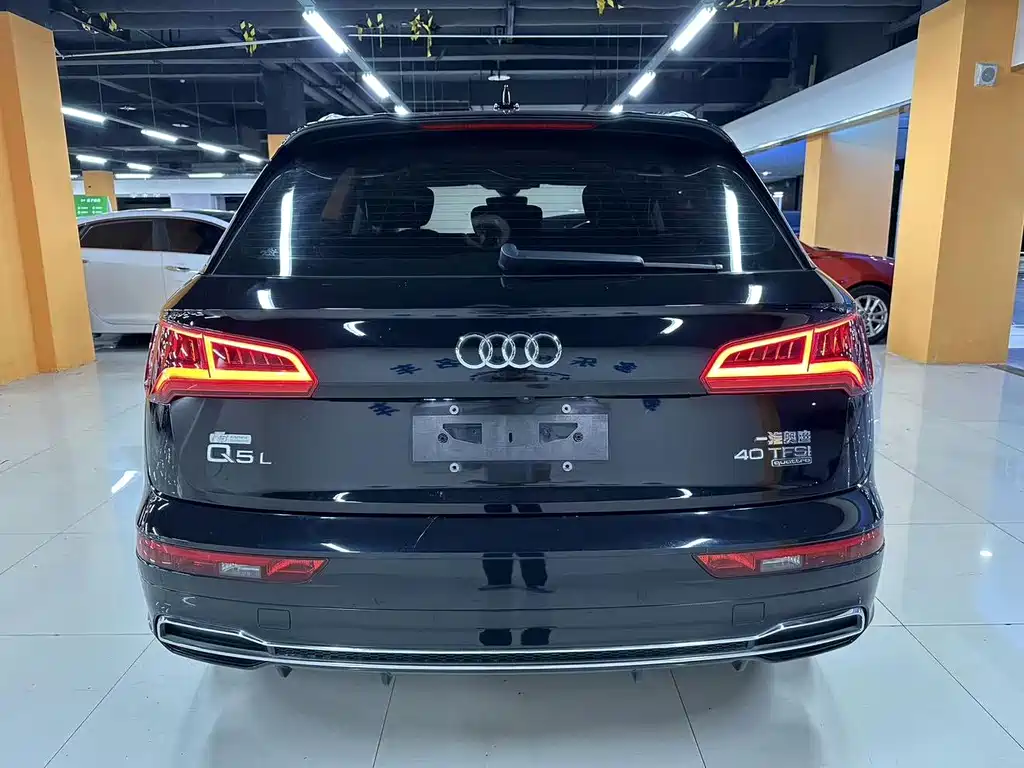Audi Q5L — фото 7