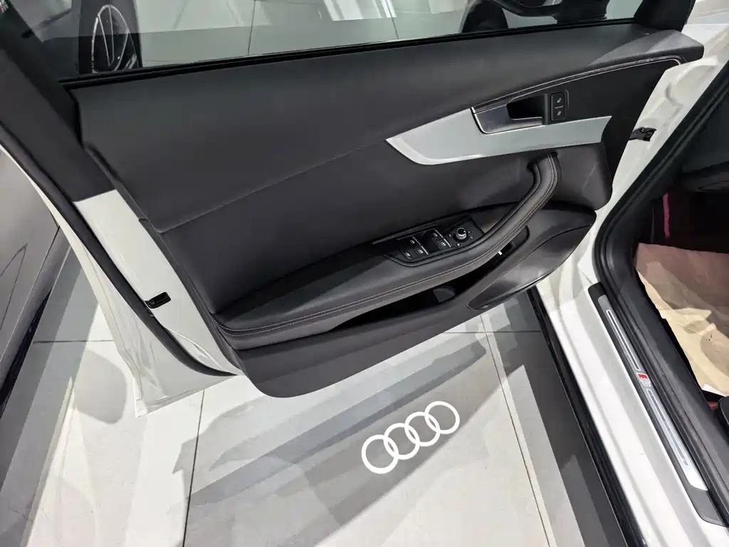 Audi A4L — фото 6