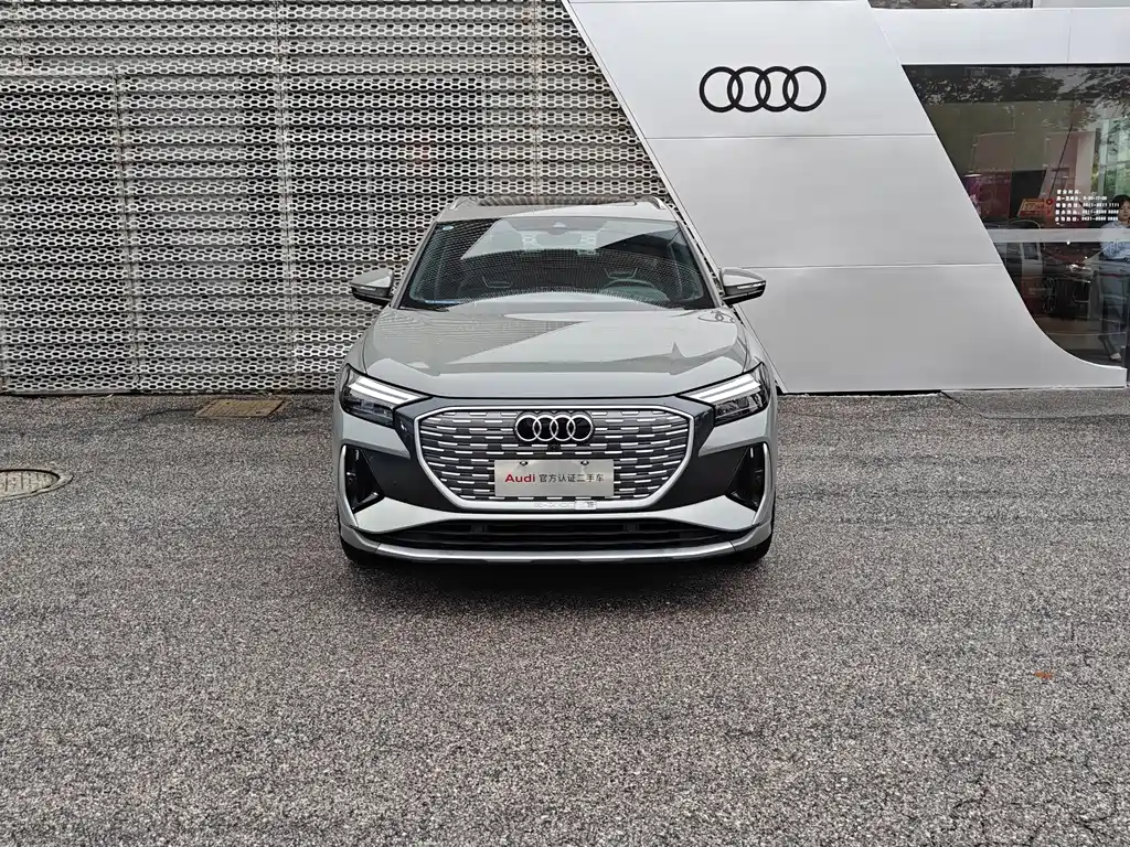 Audi Q4 e-tron — фото 2