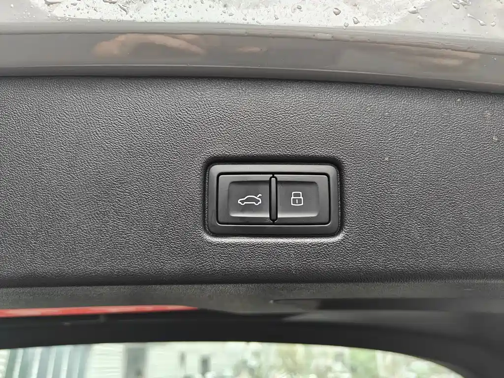 Audi Q4 e-tron — фото 11