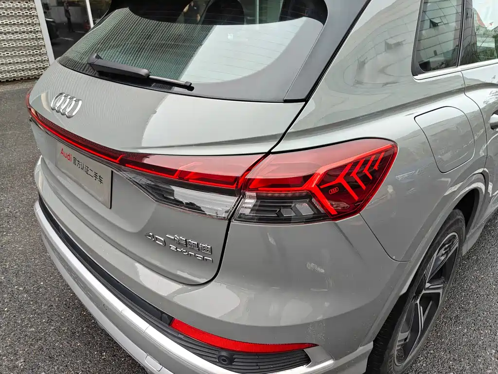 Audi Q4 e-tron — фото 14
