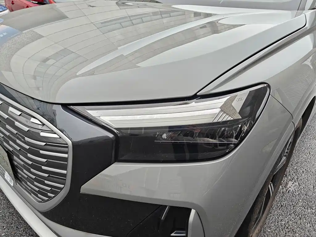 Audi Q4 e-tron — фото 15
