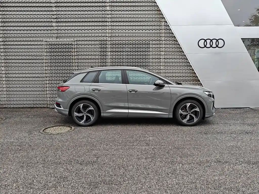 Audi Q4 e-tron — фото 3