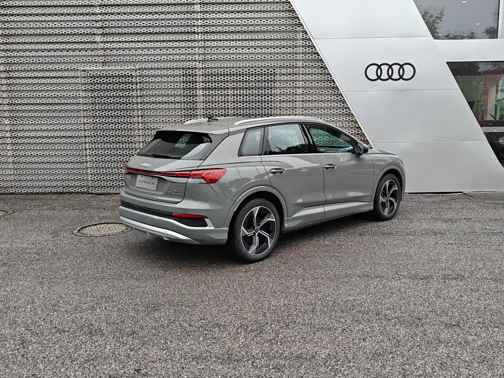 Audi Q4 e-tron — фото 4