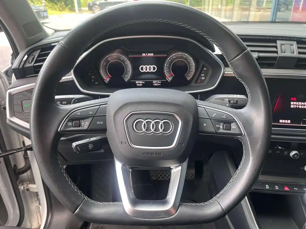 Audi Q3 — фото 11