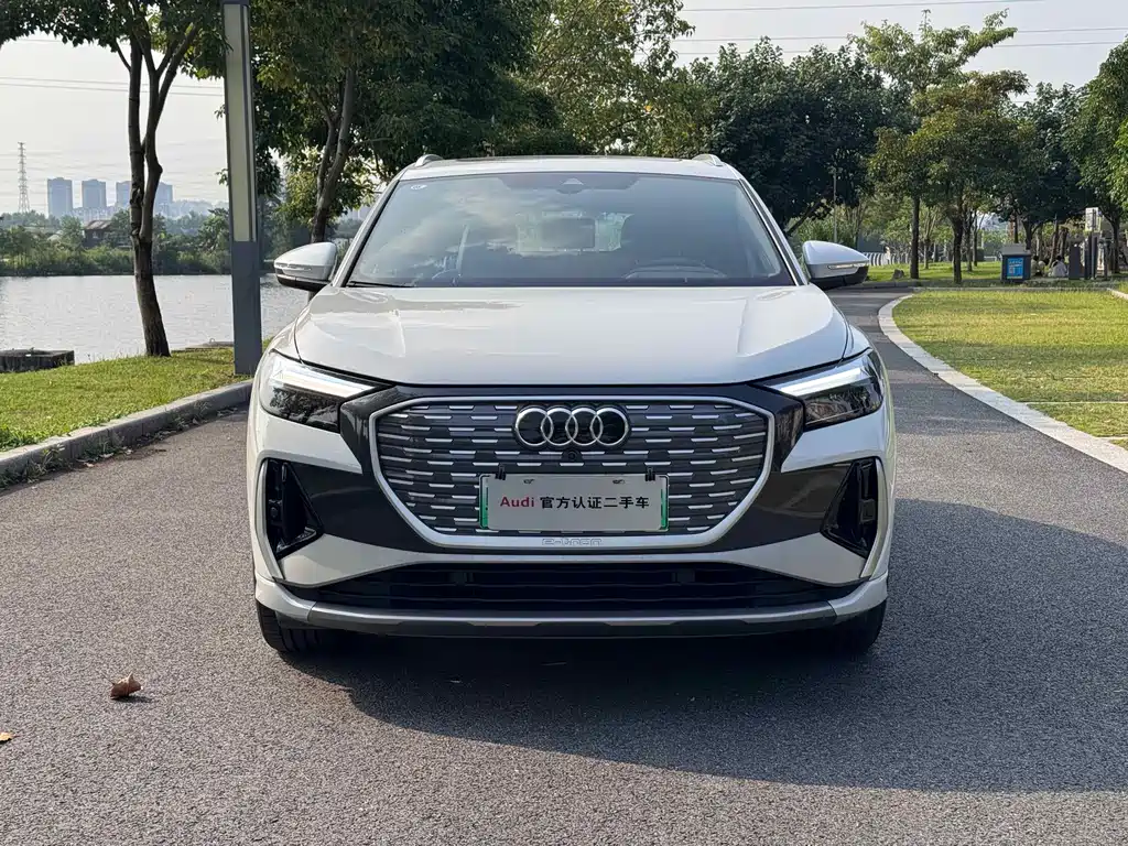 Audi Q4 e-tron — фото 2