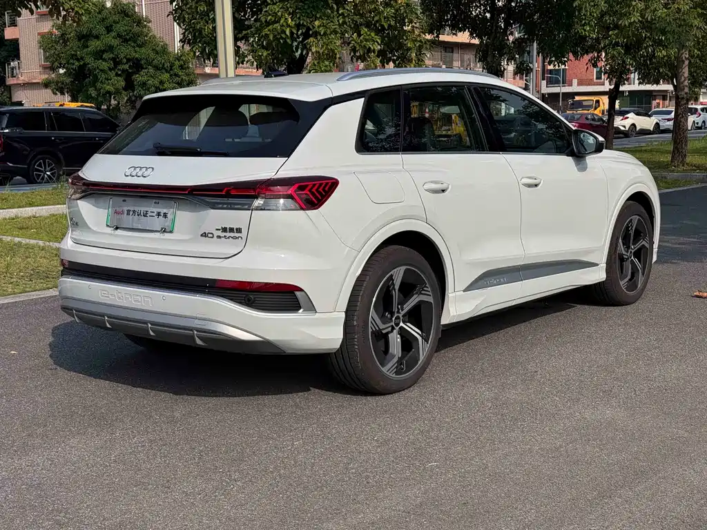 Audi Q4 e-tron — фото 3