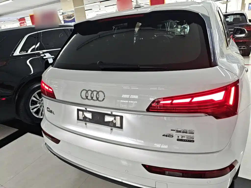 Audi Q5L — фото 6