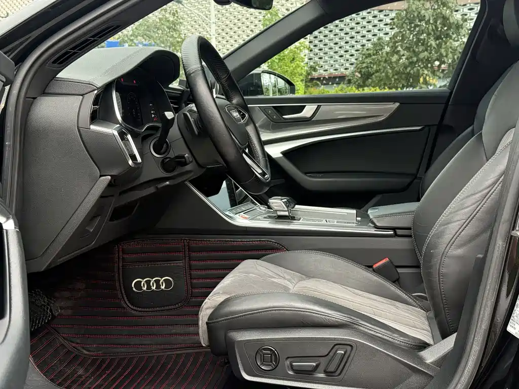 Audi A6L — фото 9