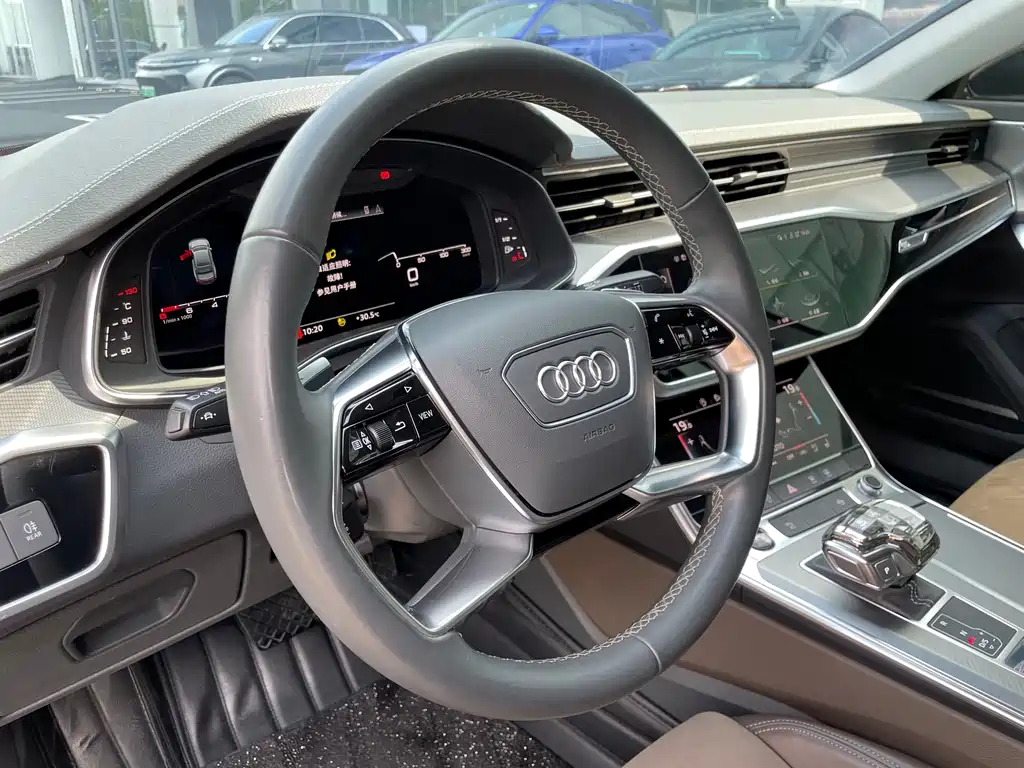 Audi A7L — фото 5