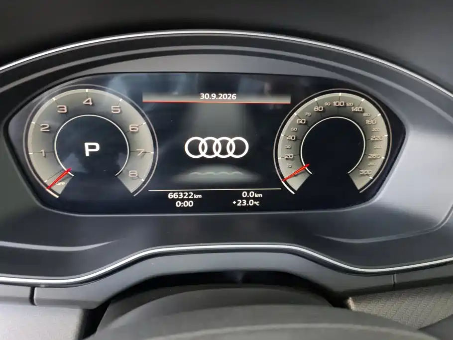 Audi Q5L — фото 13