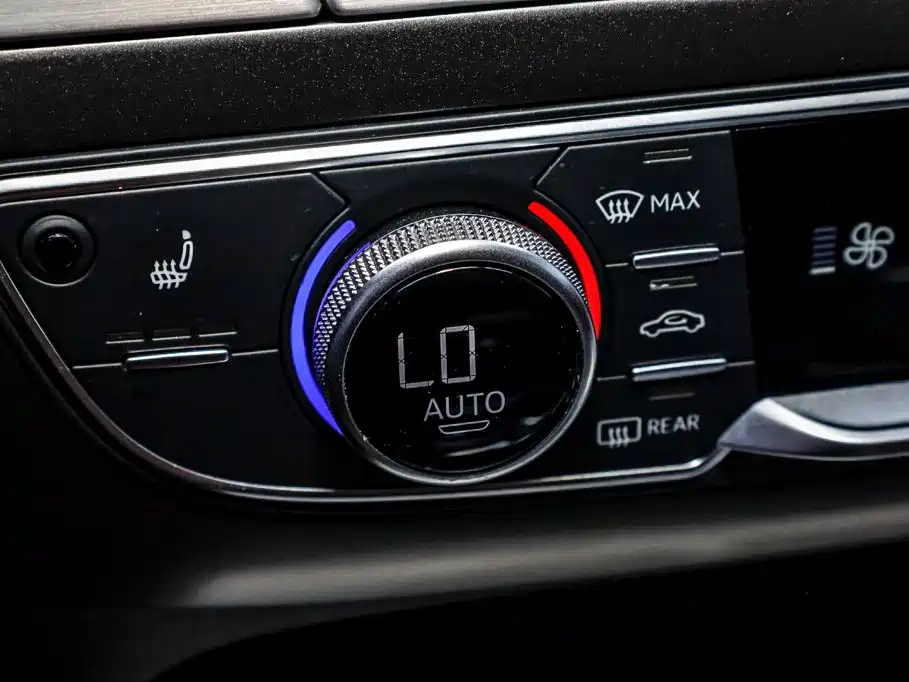 Audi Q5L — фото 20