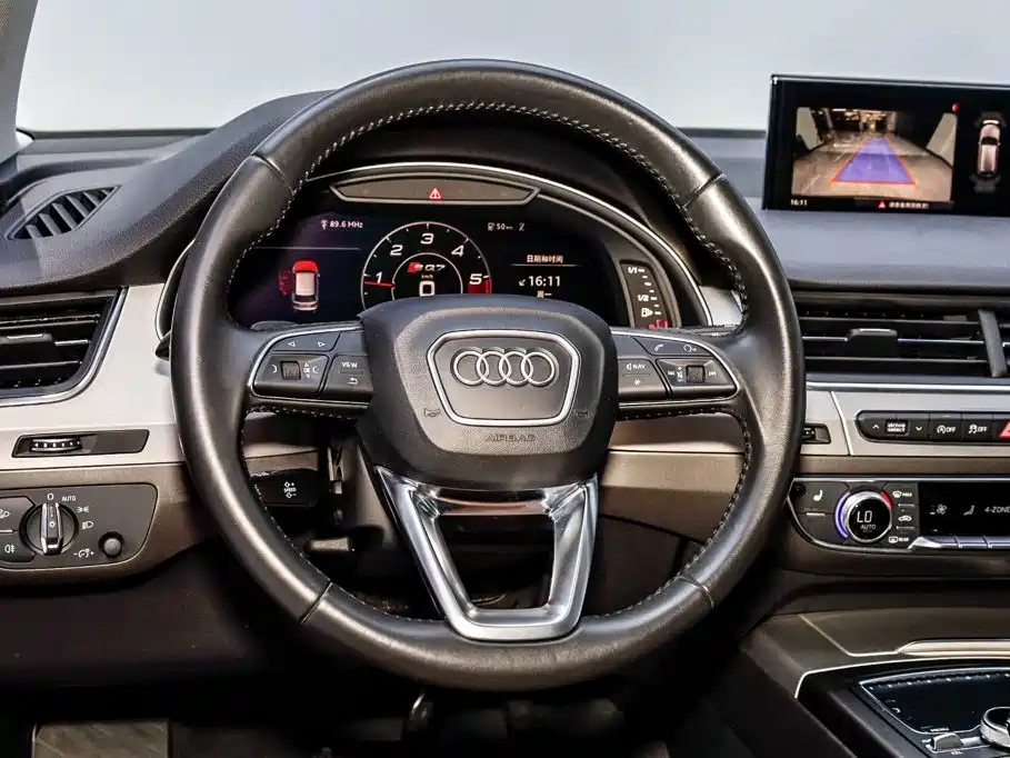 Audi Q5L — фото 23