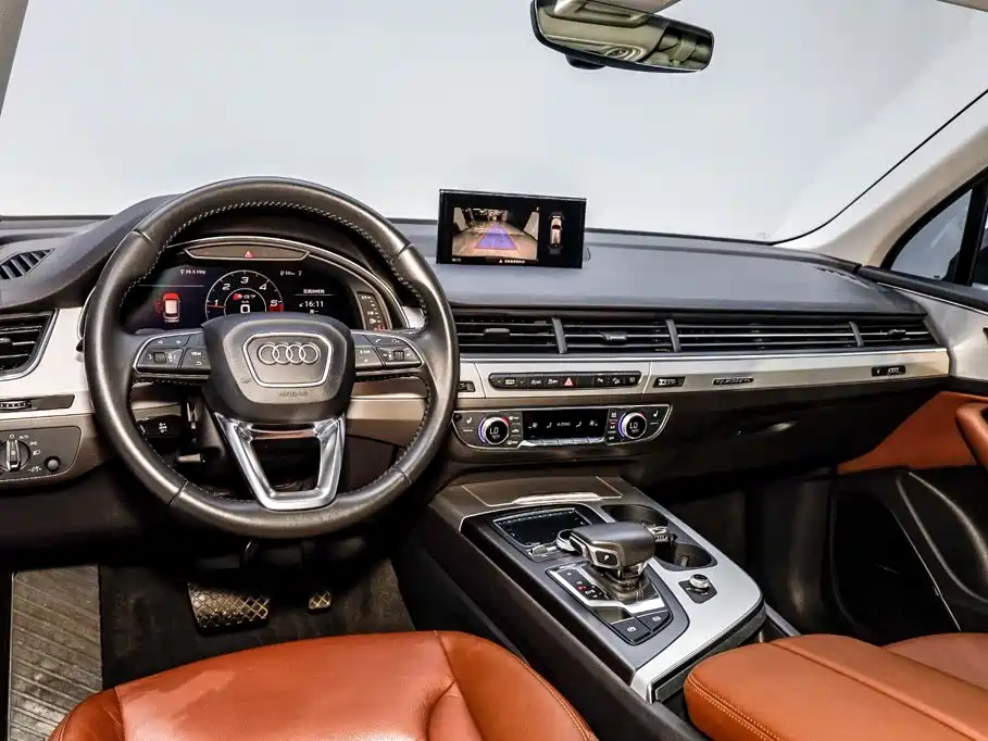 Audi Q5L — фото 22
