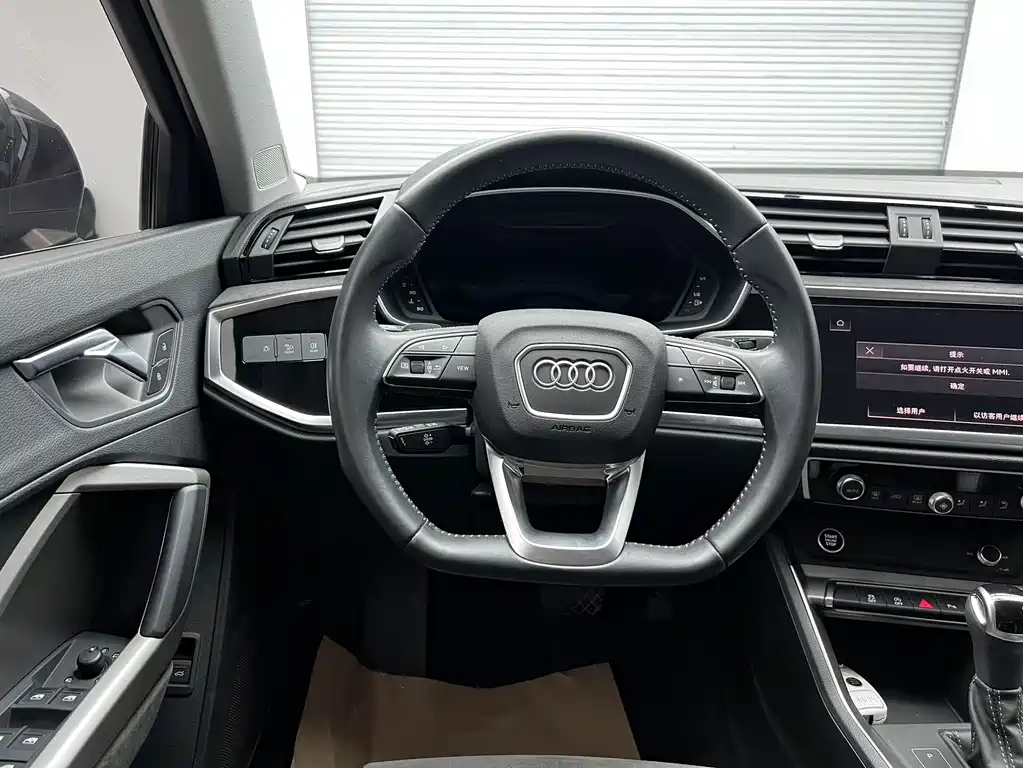 Audi Q3 — фото 10