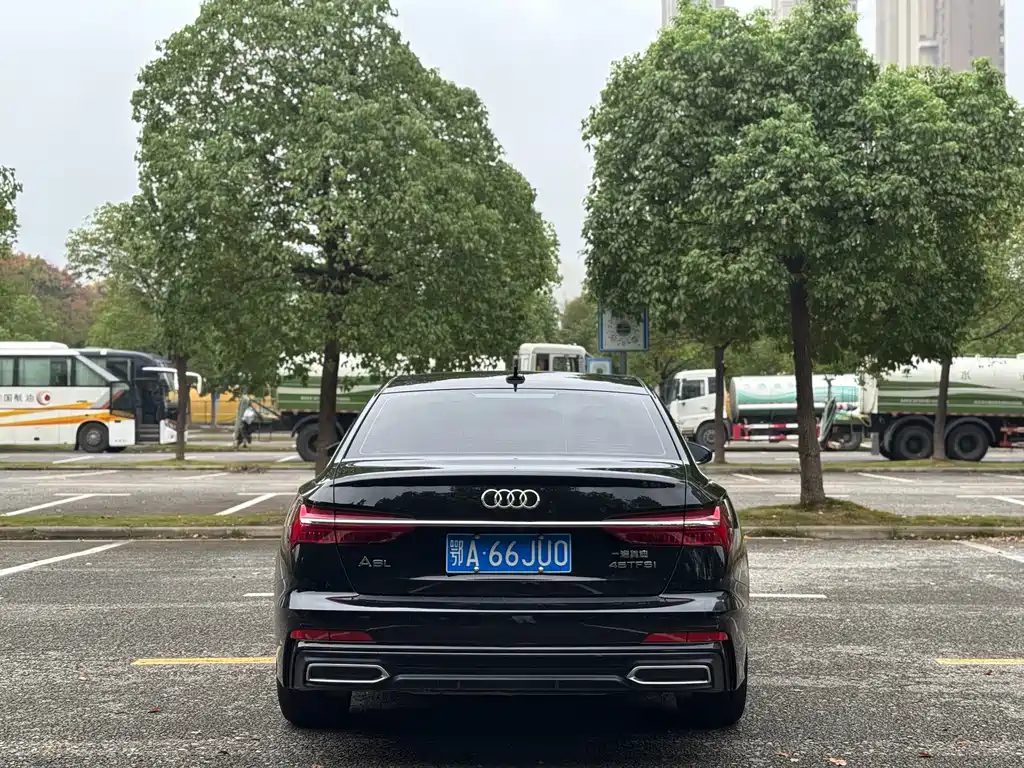 Audi A6L — фото 9