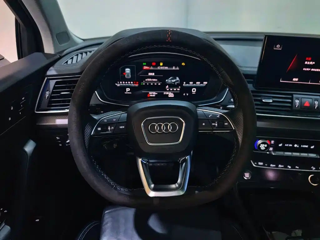 Audi Q5L — фото 9