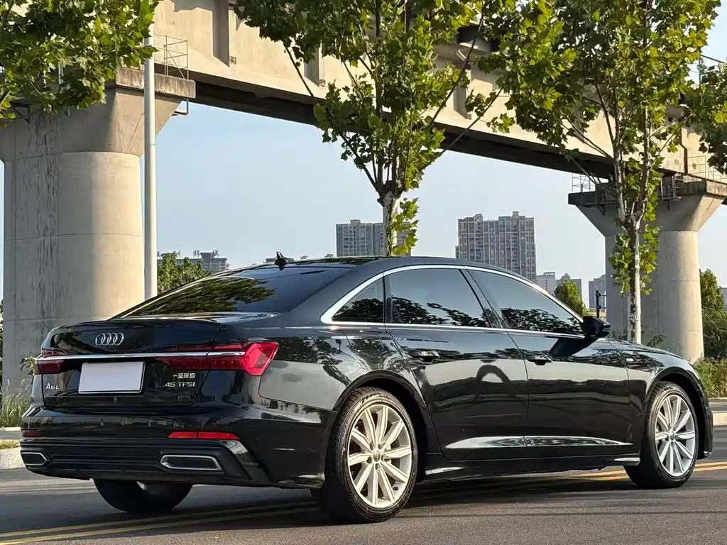 Audi A6L — фото 7