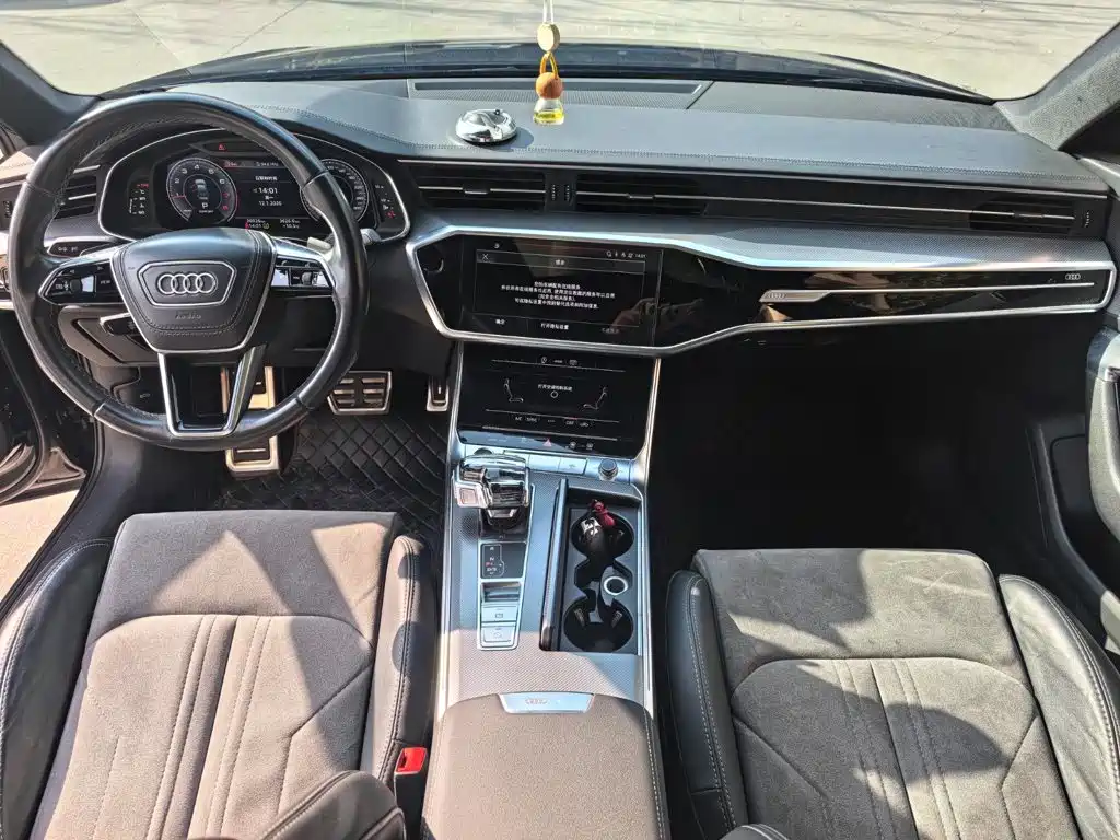 Audi A6L — фото 8