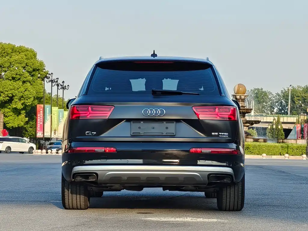 Audi Q7 — фото 5