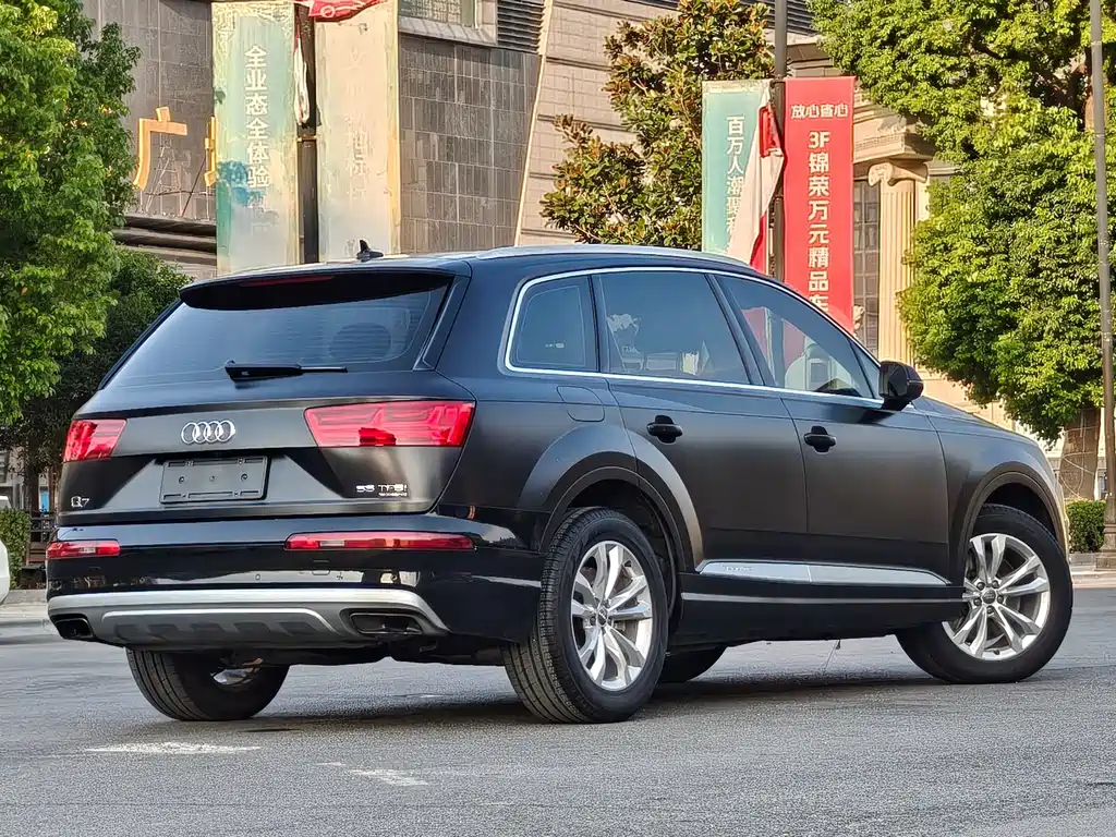 Audi Q7 — фото 6