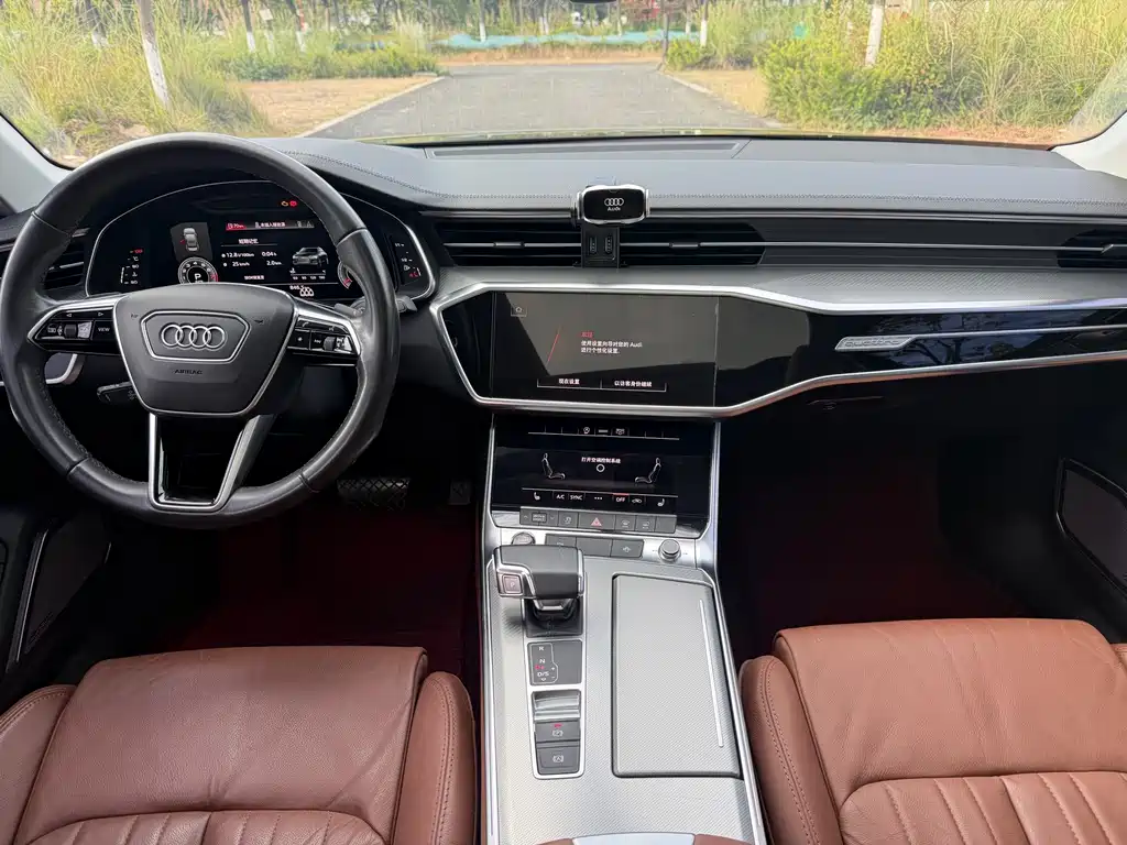 Audi A6L — фото 10