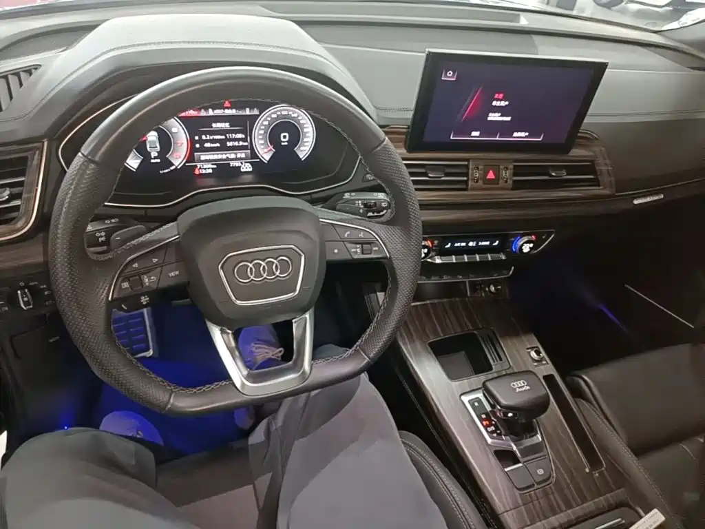Audi Q5L — фото 10