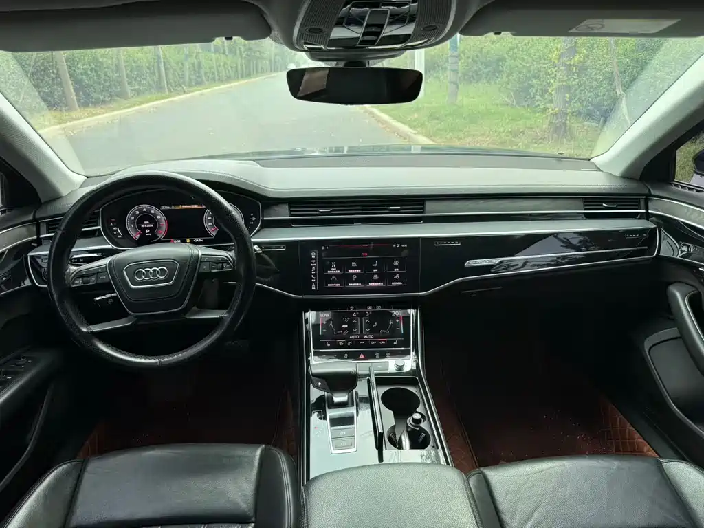 Audi A8 — фото 5