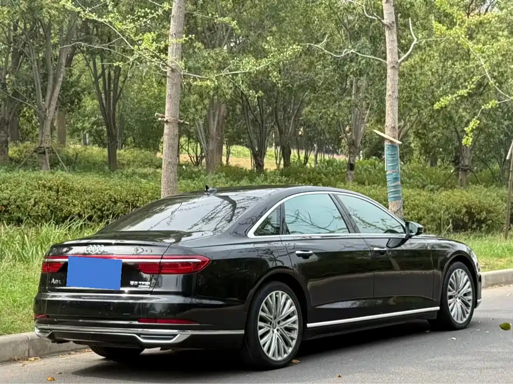 Audi A8 — фото 7