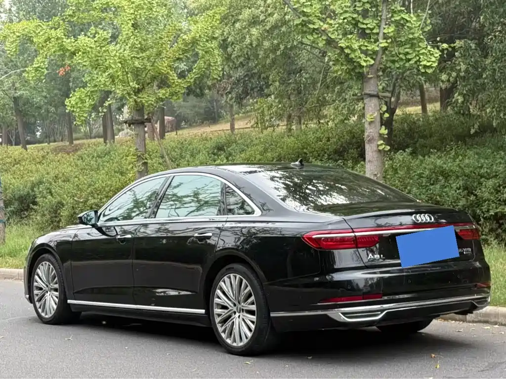 Audi A8 — фото 9
