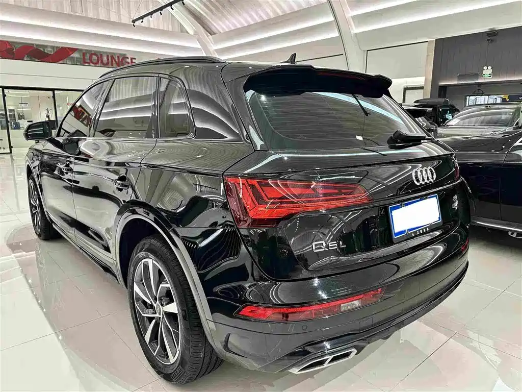 Audi Q5L — фото 20