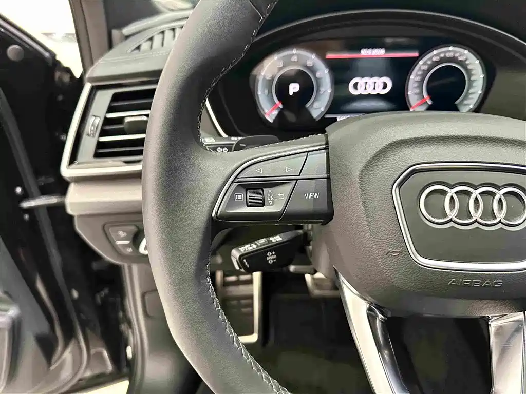 Audi Q5L — фото 8