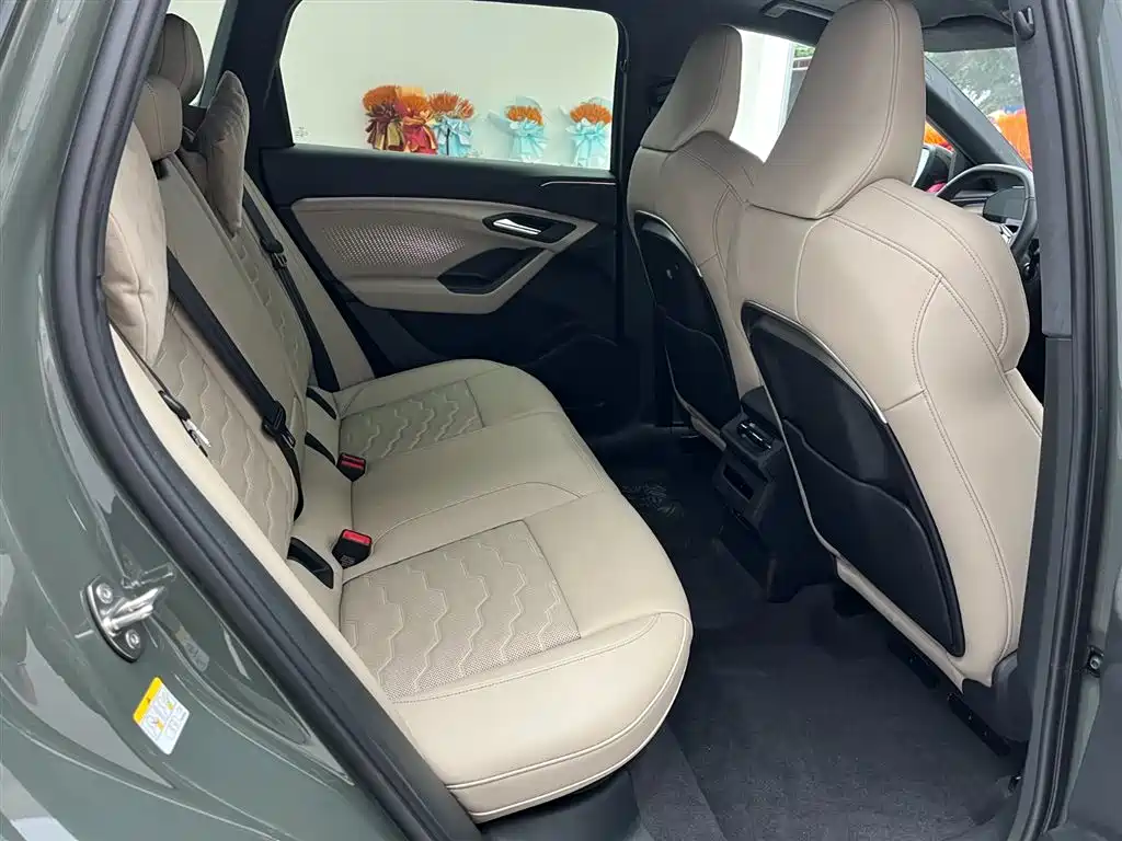 Audi Q6L e-tron — фото 13