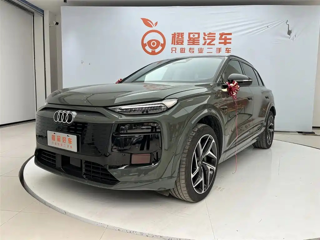 Audi Q6L e-tron — фото 1