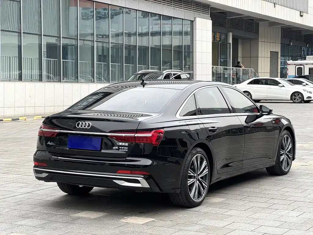 Audi A6L — фото 7