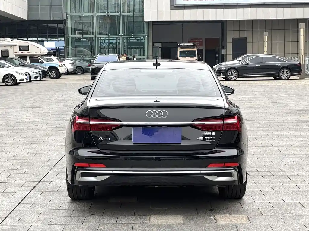 Audi A6L — фото 8