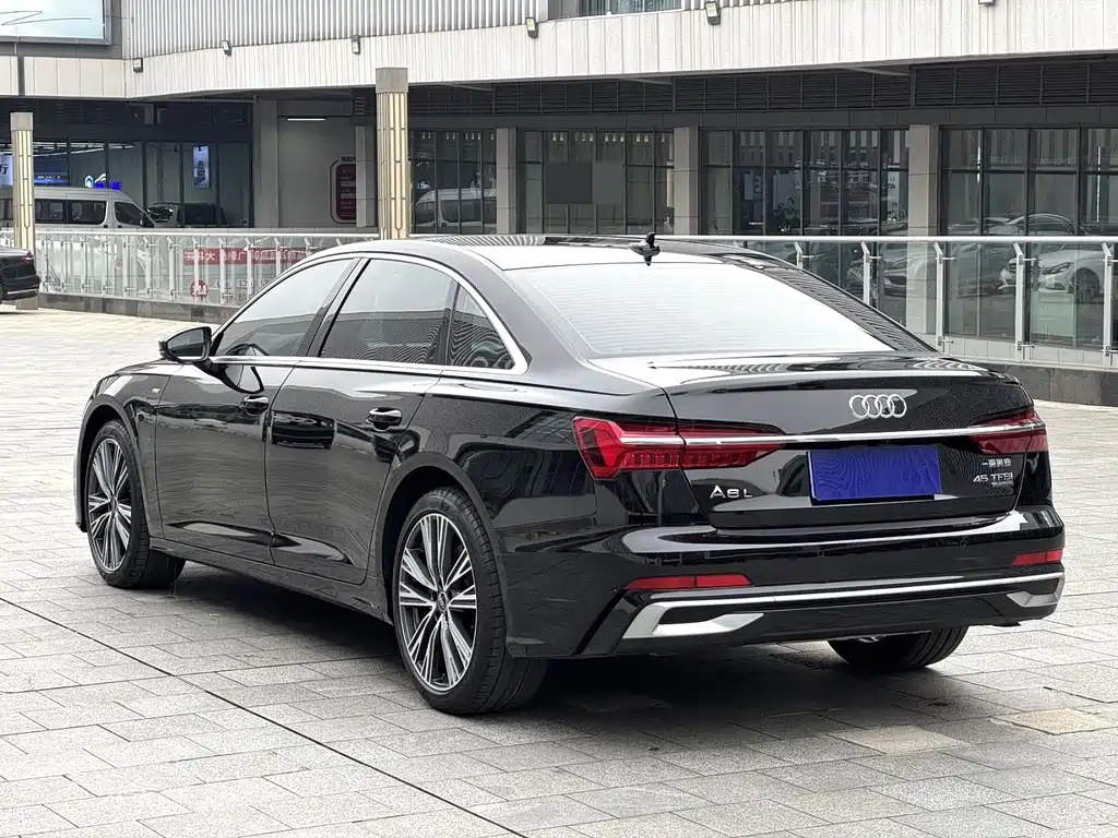 Audi A6L — фото 9