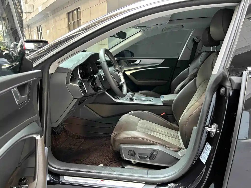 Audi A7L — фото 18
