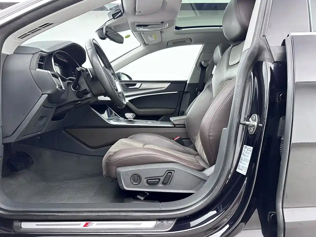Audi A7L — фото 13