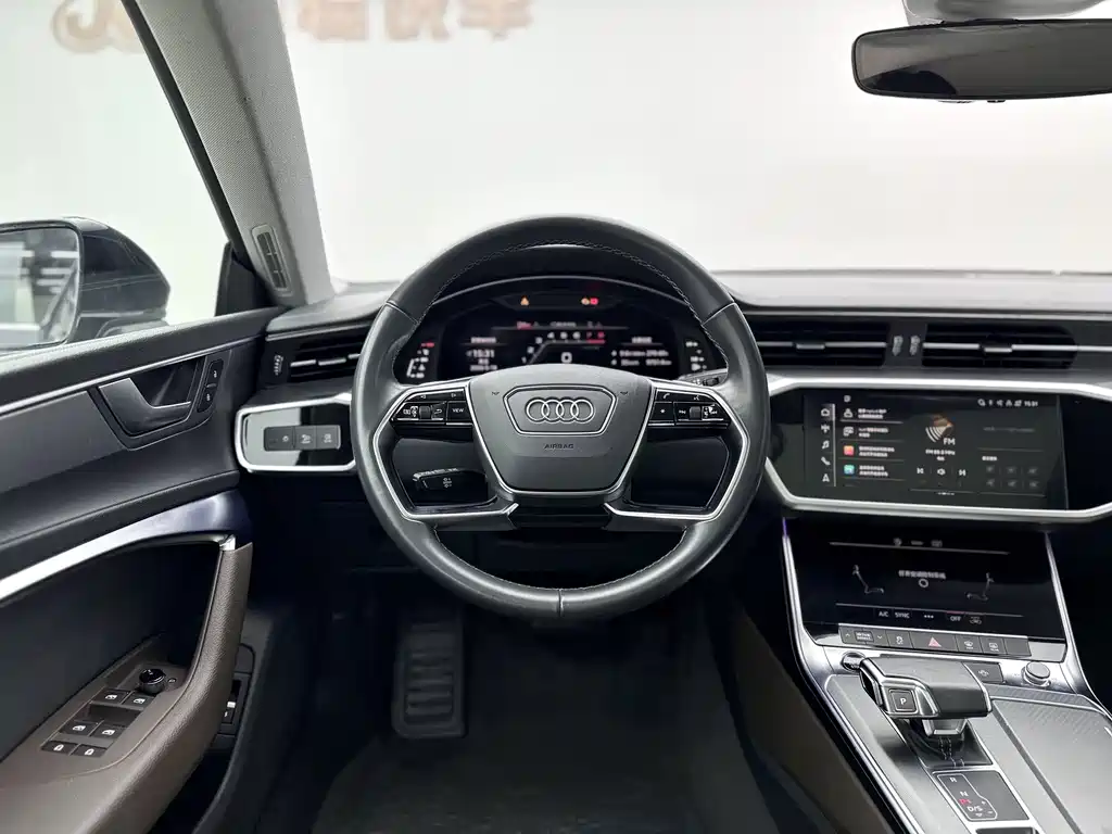 Audi A7L — фото 17