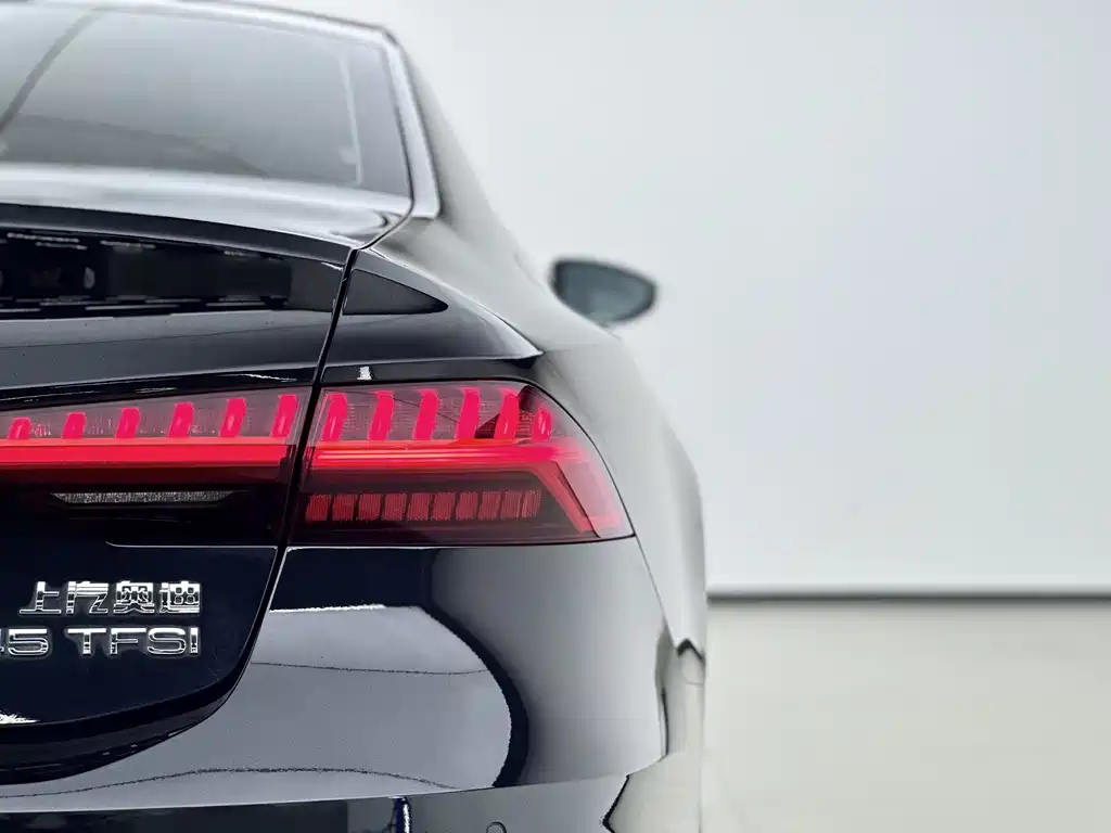 Audi A7L — фото 7