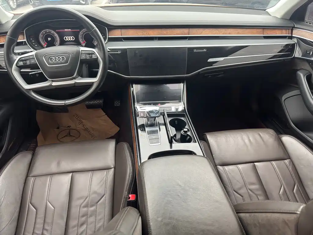 Audi A8 — фото 6