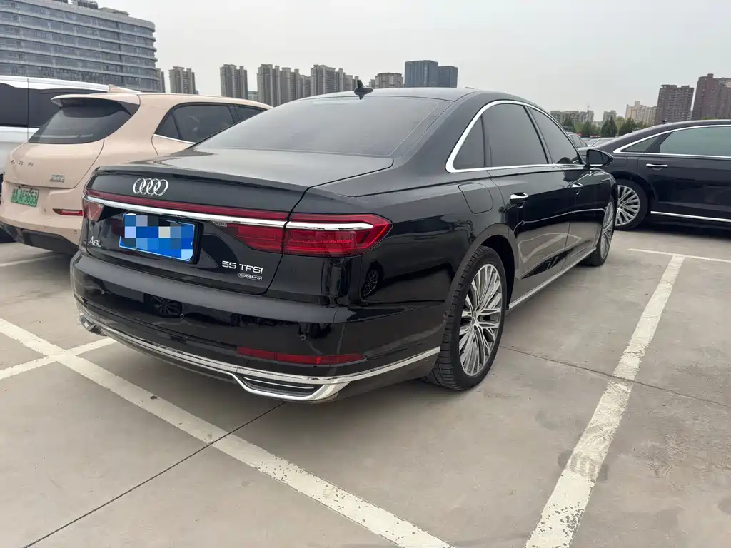 Audi A8 — фото 7