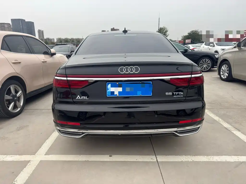 Audi A8 — фото 8