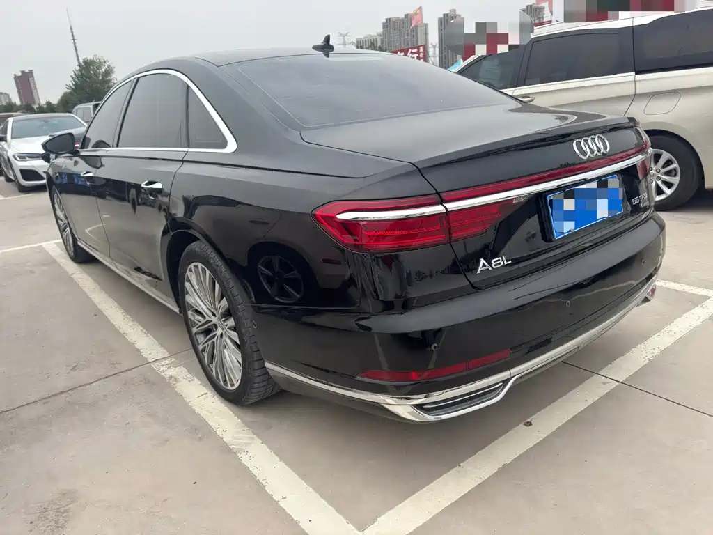 Audi A8 — фото 9