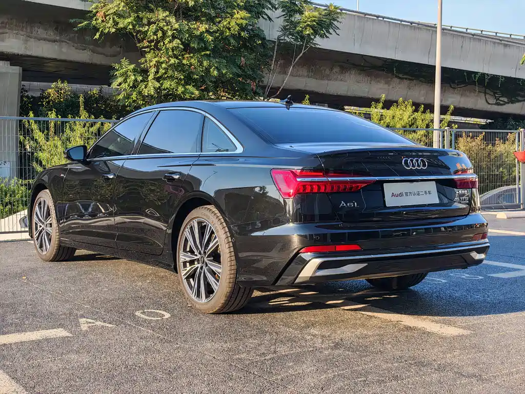 Audi A6L — фото 9