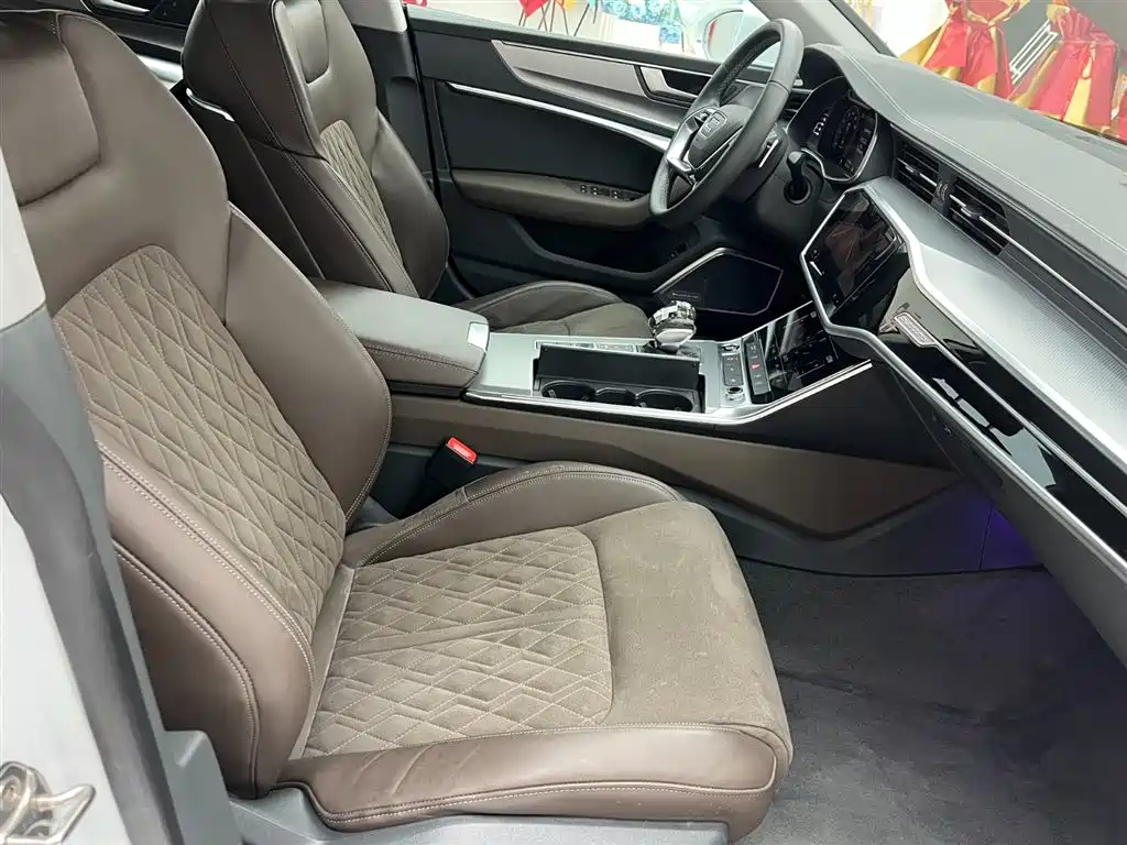 Audi A7L — фото 13